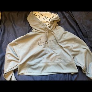 Cropped Nike hoodie 🤍